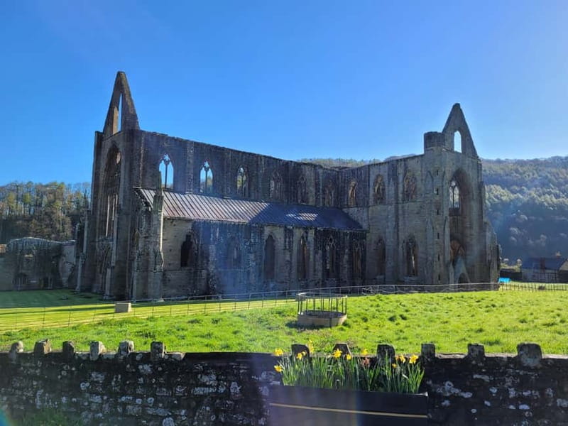 From Cardiff: Guided Tour of Welsh Valleys - Chepstow Castle and the River Wye
