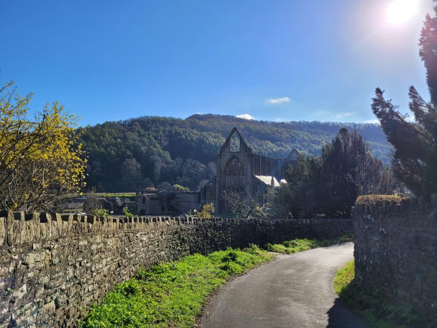 From Cardiff: Guided Tour of Welsh Valleys - Caerphilly Castle, Wales at its largest