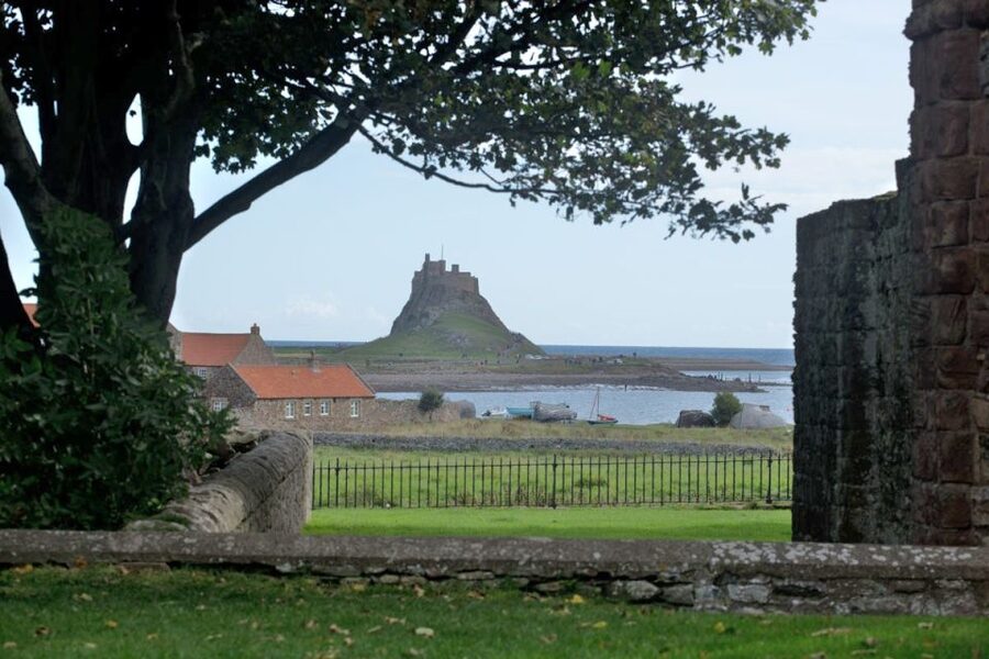 From Edinburg: Viking Coast & Alnwick Castle Day Tour - From Edinburgh to the old Scotland and England border