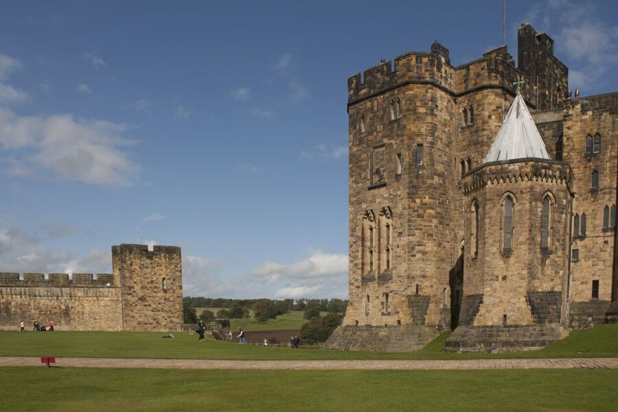 From Edinburgh: Alnwick Castle and Scottish Borders Tour - Alnwick Castle: Hogwarts, Percy family history, and real stone walls