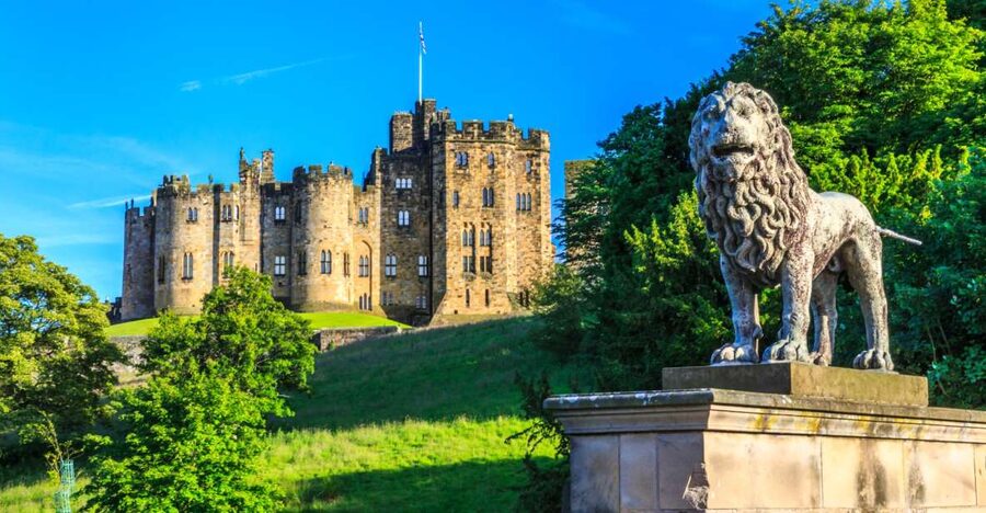 From Edinburgh: Alnwick Castle and Scottish Borders Tour - Who will enjoy this tour most