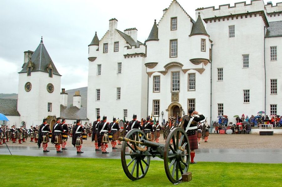 From Edinburgh: Best of Scotland Small-Group Day Tour - Blair Castle, Jacobite stories, and the Atholl Highlanders