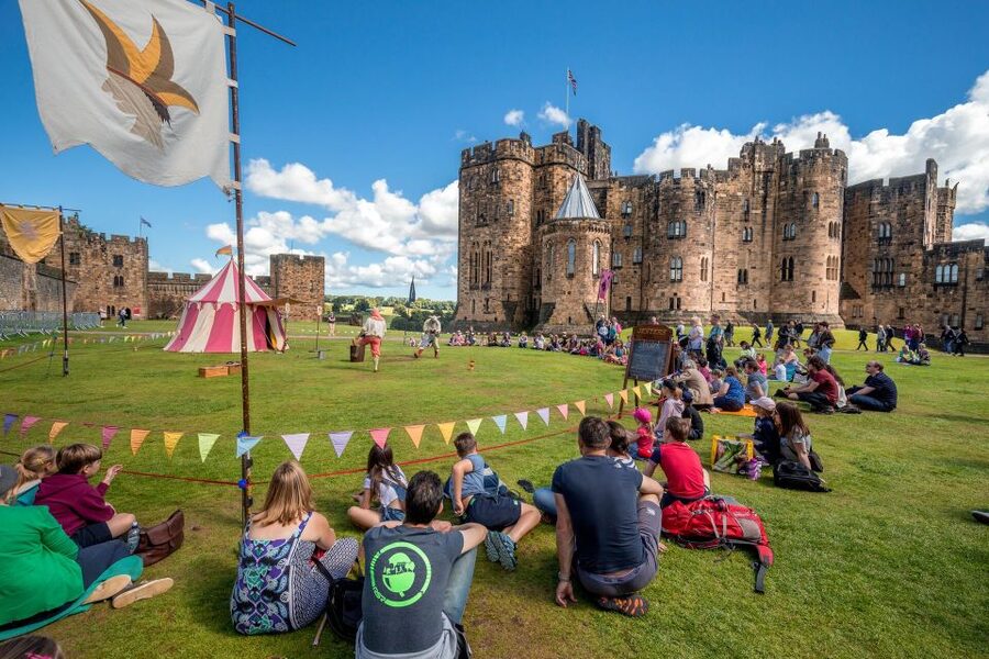 From Edinburgh: Day Trip to Bamburgh and Alnwick Castle - Key points to know before booking