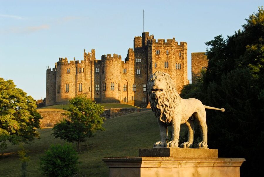 From Edinburgh: Day Trip to Bamburgh and Alnwick Castle - Why this day trip works from Edinburgh
