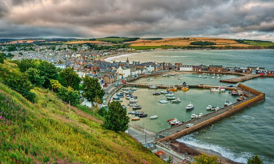 From Edinburgh: Glamis and Dunnottar Castles Tour in Spanish - Why this two-castle route works