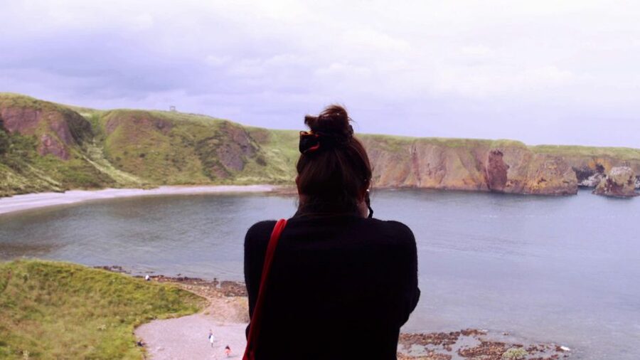 From Edinburgh: Glamis and Dunnottar Castles Tour in Spanish - Dunnottar Castle on the cliffs