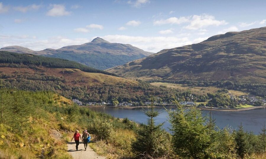From Edinburgh: Glasgow & Scottish lakes Spanish Tour - Transport, guide style, and the long day