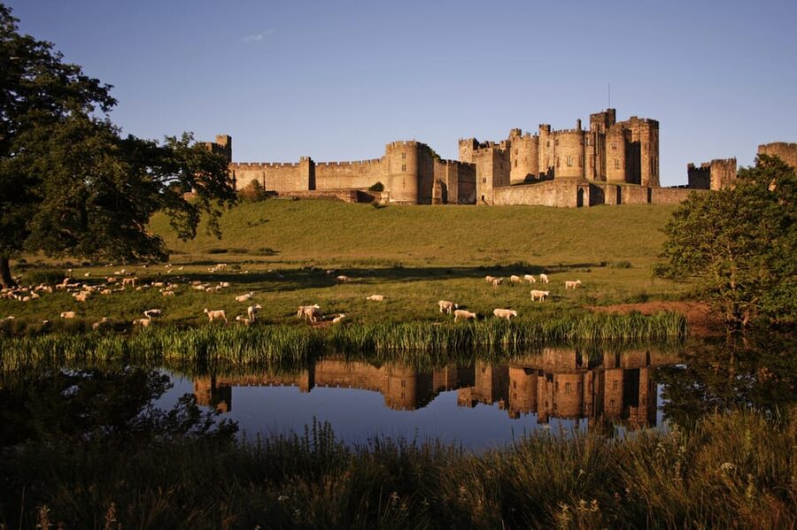 From Edinburgh: Holy Island, Alnwick Castle & Northumbria - From Edinburgh to the tidal causeway