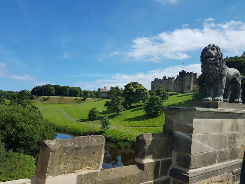 From Edinburgh: Holy Island, Alnwick Castle & Northumbria - Alnwick, the market town and the castle