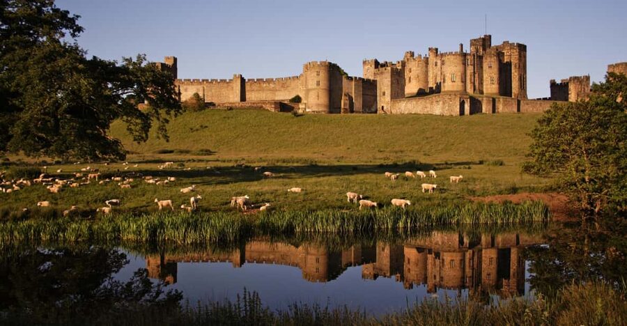From Edinburgh: Holy Island, Alnwick Castle & Northumbria - Price, weather, and what to pack