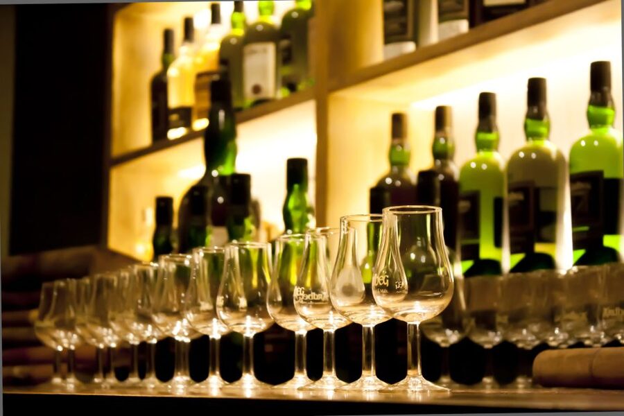 From Edinburgh: Islay and The Whisky Coast 4-Day Tour - Three nights in Bowmore, with a practical trade-off