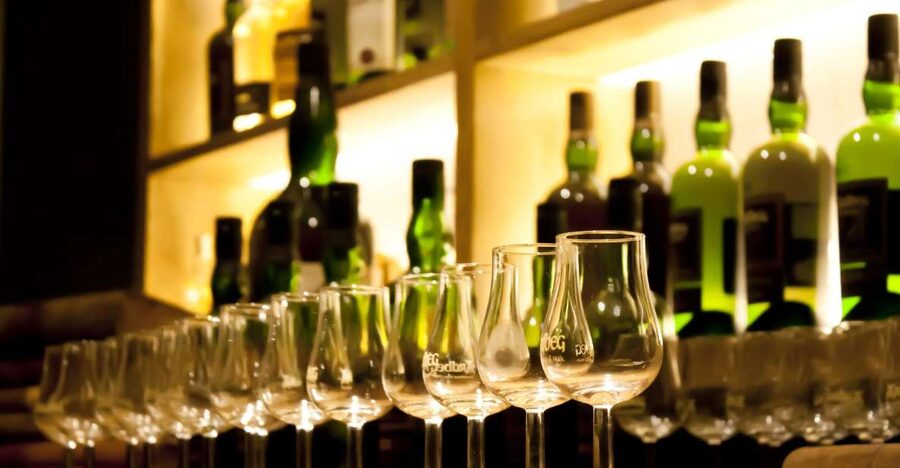 From Edinburgh: Islay and The Whisky Coast 4-Day Tour - The guide can make or break the four days
