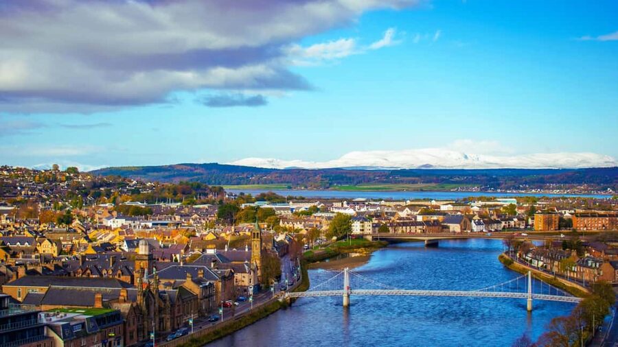 From Edinburgh: Loch Ness and Highlands Tour in Spanish - Fort Augustus and Loch Ness: the day’s main stop