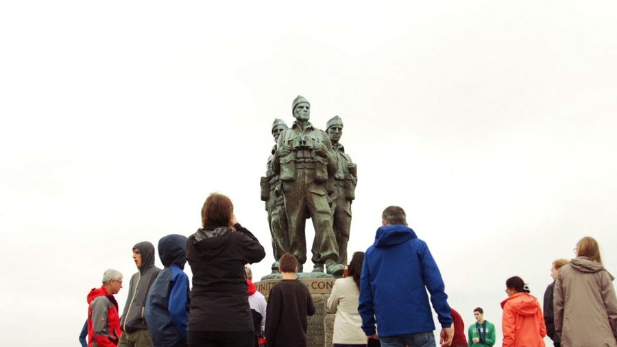 From Edinburgh: Loch Ness and Highlands Tour in Spanish - Commando Memorial: a brief stop with serious history