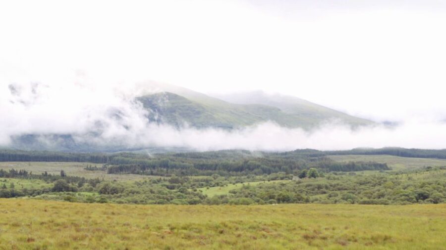 From Edinburgh: Loch Ness and Highlands Tour in Spanish - Callander and Kilmahog: an easy start with a short break