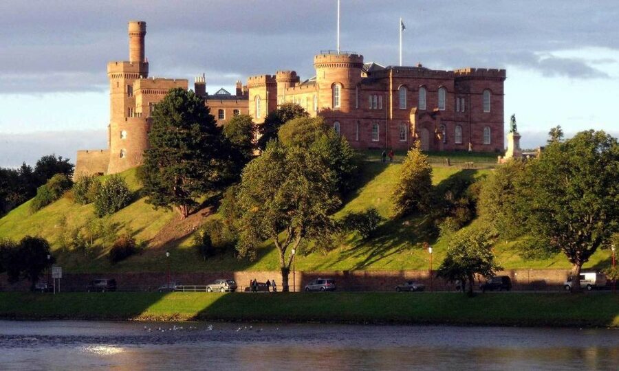 From Edinburgh: Loch Ness & Inverness Tour in Spanish - What this 12-hour Highlands day is really like