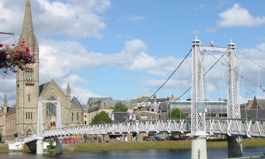 From Edinburgh: Loch Ness & Inverness Tour in Spanish - Inverness, the Highland capital