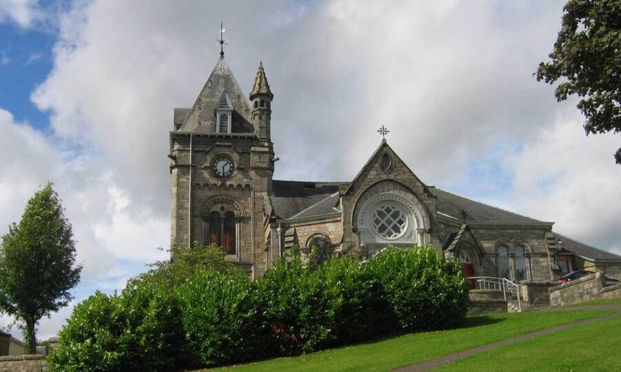 From Edinburgh: Loch Ness & Inverness Tour in Spanish - Starting on Edinburgh’s Royal Mile