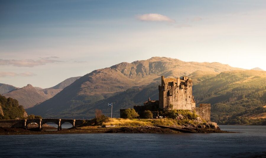 From Edinburgh: Outer Hebrides & Isle of Skye 6-Day Tour - Day 3: Blackhouses, an ancient fort, and western beaches