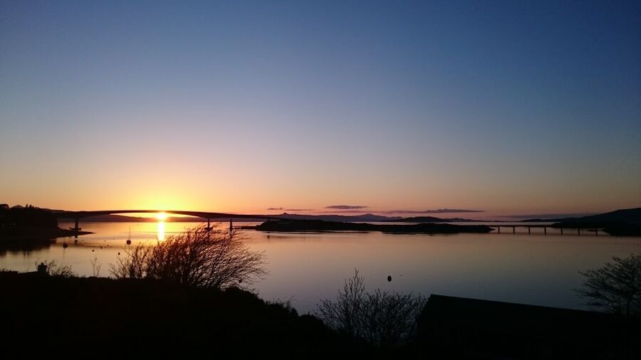 From Edinburgh: Scottish Highlands & Isle of Skye 5-Day Tour - What the guide adds to the journey