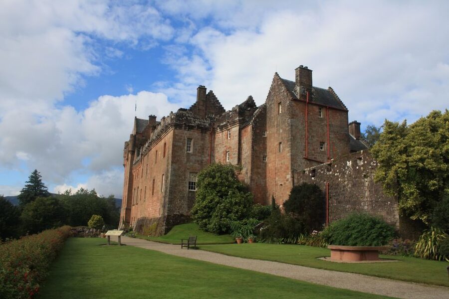 From Glasgow: A Day on the Isle of Arran with Admission - Lunch and the rhythm of a one-day island tour