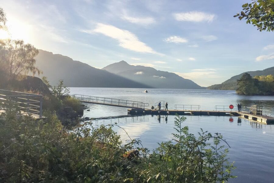 From Glasgow: Loch Lomond, Trossachs & Stirling Castle Tour - Cruise the loch or wander through Luss