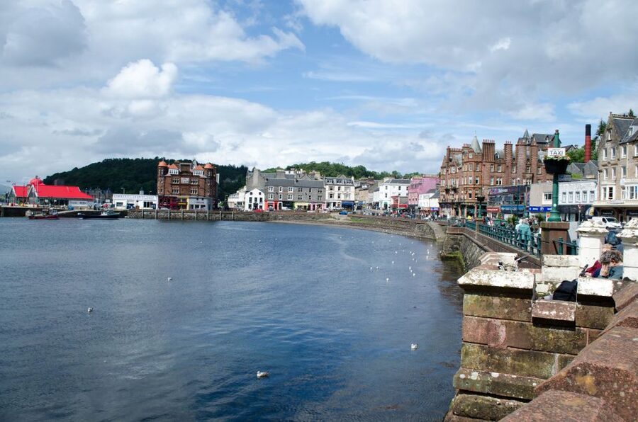 From Glasgow: Oban, Lochs & Inveraray Day Tour - Loch Lomond and the 45-minute stop at Luss