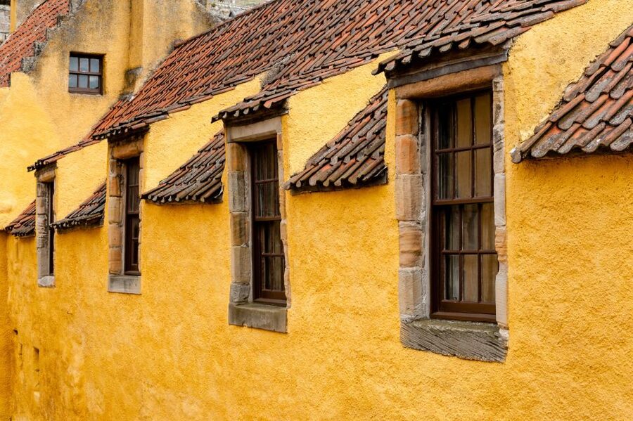 From Glasgow: Outlander Adventure Tour with Tickets - Culross and the streets of Cranesmuir