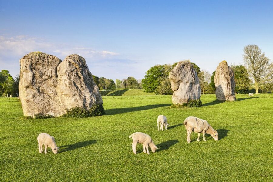 From London: Bath, Avebury and Lacock Village Day Trip - Lacock village, old houses, and a short abbey visit