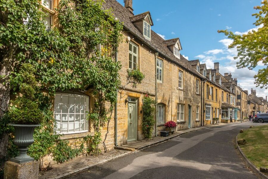 From London: Full-Day Cotswolds Small-Group Tour - Lunch and a river walk in Bourton-on-the-Water