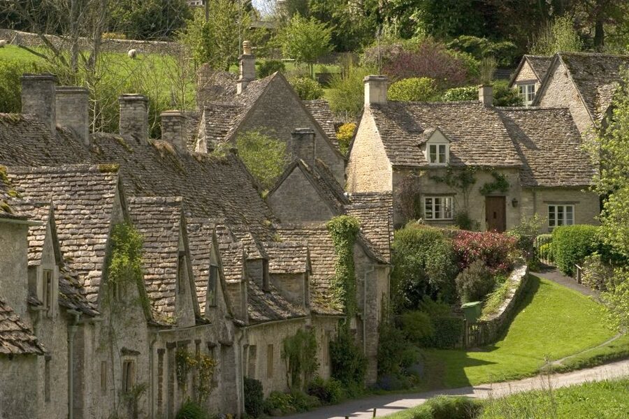 From London: Full-Day Cotswolds Small-Group Tour - Stow-on-the-Wold and the old market square