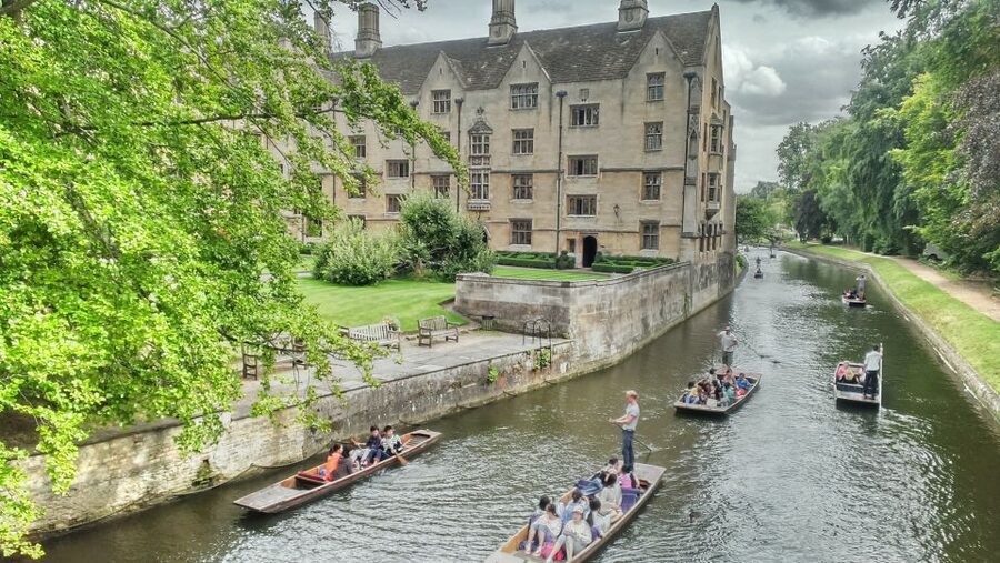From London: Oxford and Cambridge Guided Day Tour - Free time beside the River Cam