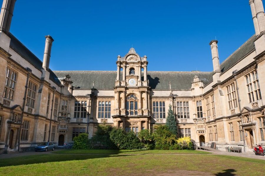 From London: Oxford and Cambridge Universities Tour - Is the $160 price good value?