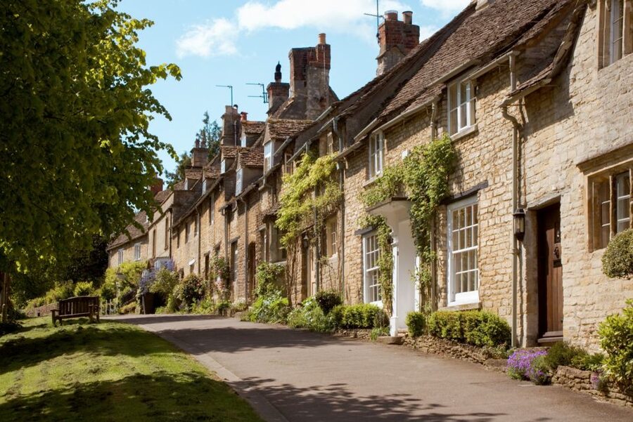 From London: Oxford and Cotswolds Villages Day Trip - Crossing the Chiltern Hills on the way to Oxford
