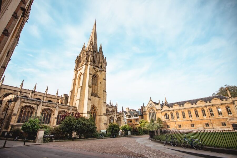 From London: Oxford and Cotswolds Villages Day Trip - Oxford: 2 hours 15 minutes for colleges, museums, and city streets