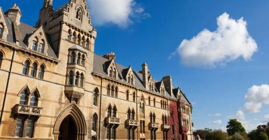 From London: Oxford, Stratford, Cotswolds & Warwick Castle - Meeting the coach at Victoria