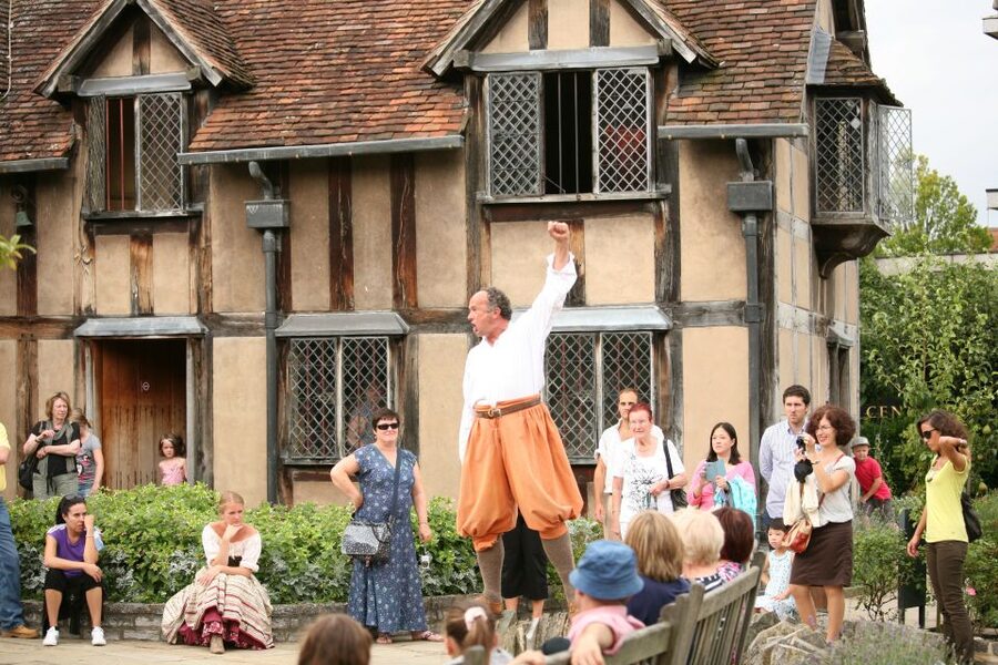 From London: Shakespeare's Stratford-upon-Avon Day Trip - No guide means more freedom, less context