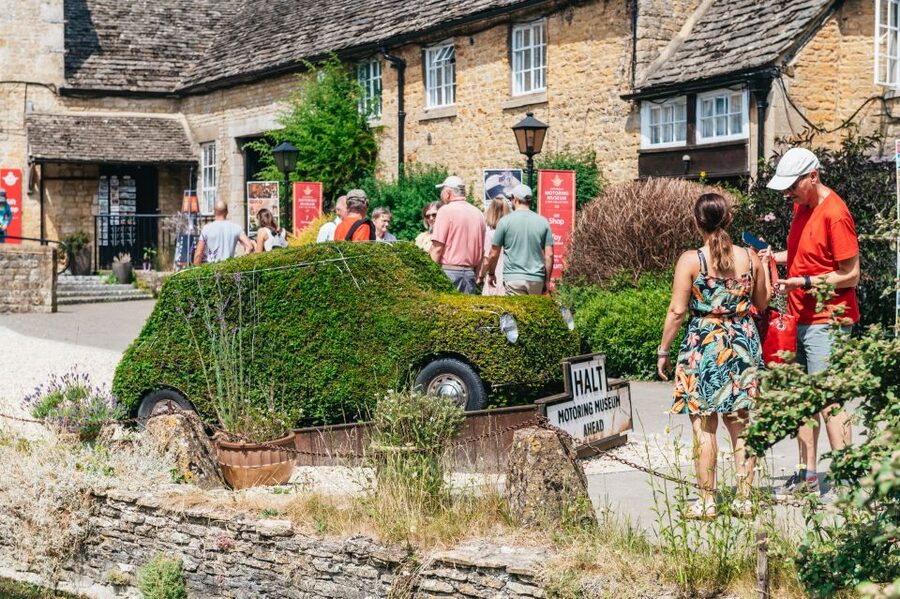 From London: Small Group Cotswolds Villages Tour - Bibury and the famous weavers’ cottages
