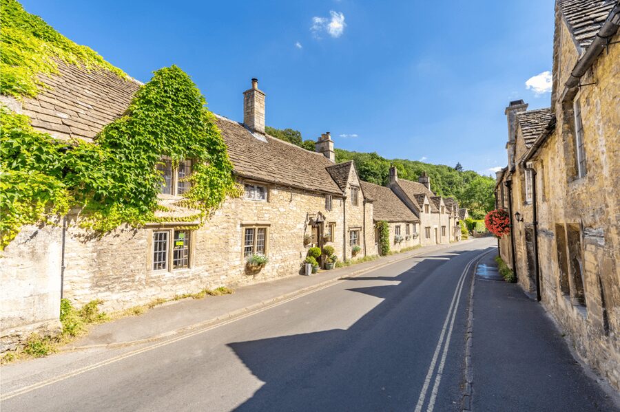 From London: Small Group Stonehenge, Bath & Cotswolds Tour - Bath: Roman foundations and Georgian streets