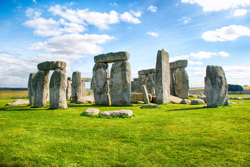 From London: Stonehenge and Bath Full-Day Tour with Guide - Meeting the coach at Earl’s Court