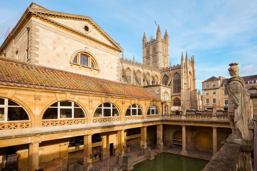 From London: Stonehenge and Bath Private Full-Day Trip - Two famous places, one very long day