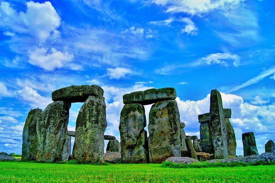 From London: Stonehenge Day Trip with Audioguide - Three hours beside the Stonehenge stones