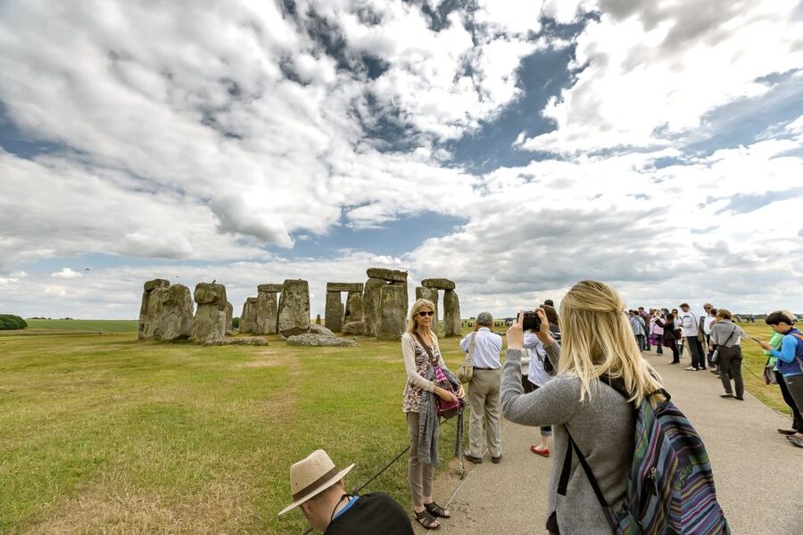 From London: Stonehenge Half-Day Tour - Two hours beside the ancient stones