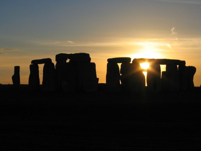 From London: Stonehenge Private Inner Circle Tour with Bath - A full day on the road from London