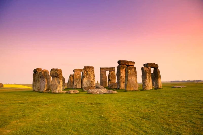 From London: Stonehenge & The Stone Circles of Avebury Tour - Meeting in Earls Court at 9:00 AM