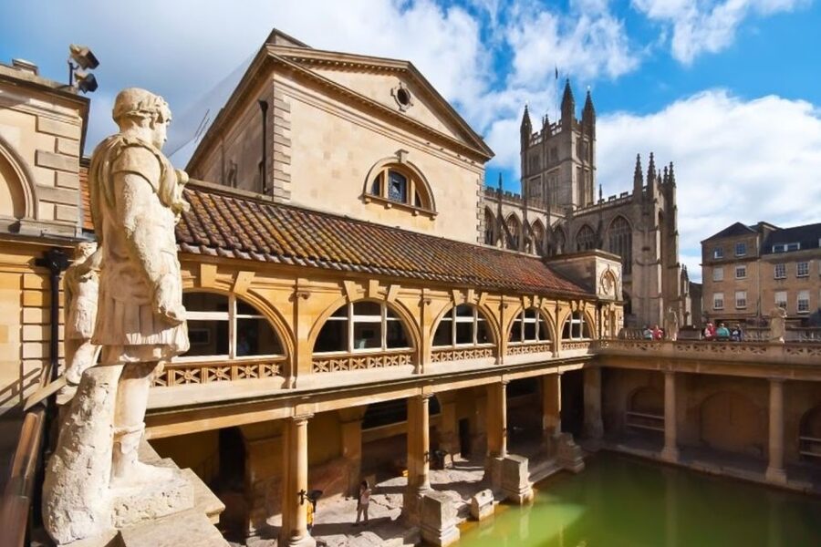 From London: Stonehenge, Windsor, and Bath Small Group Tour - Three famous places, one demanding day