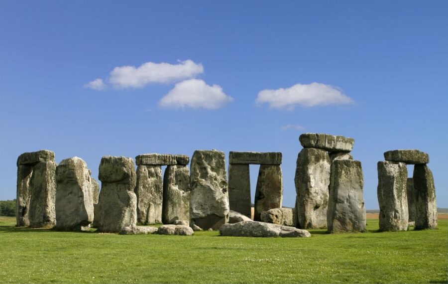 From London: Windsor Castle and Stonehenge Day Trip - How much time you get in Windsor