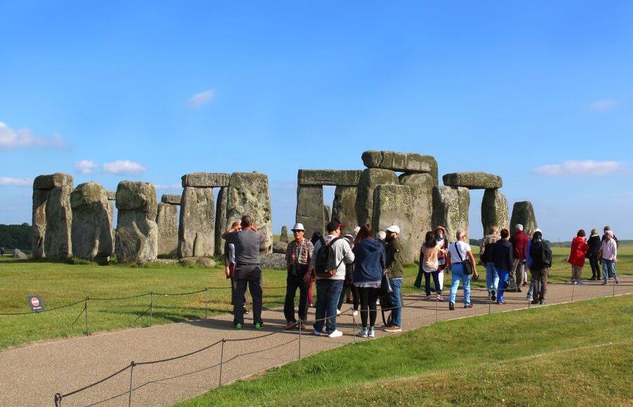 From London: Windsor Castle and Stonehenge Day Trip - Starting in London: get the coach meeting point right