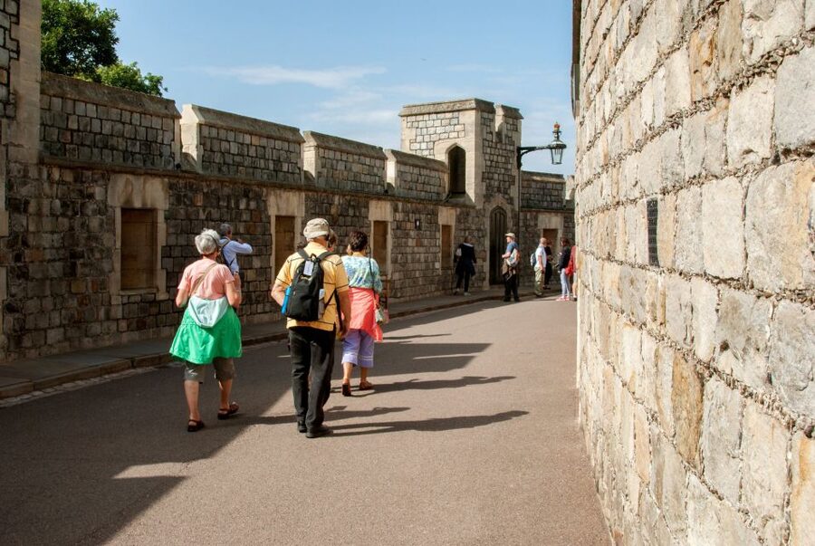 From London: Windsor Castle, Bath, and Stonehenge Day Trip - One long day, three very different English sights