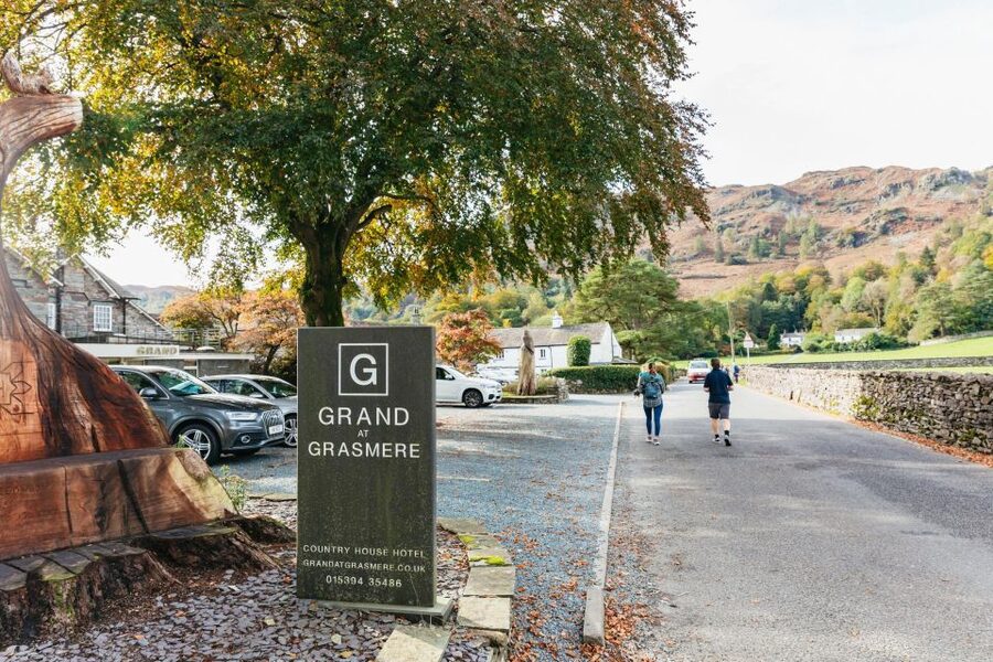 From Manchester: Lake District Bus Tour & Windermere Cruise - Who should book this Lake District tour?